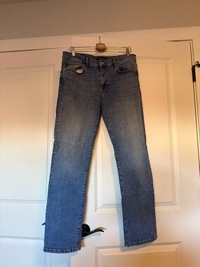 men’s Straight-Leg Jeans in Medium Blue